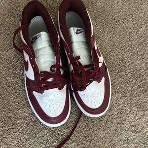 nike dunks maroon low